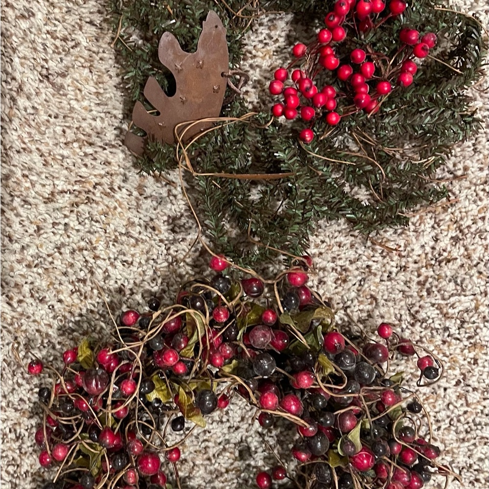 TWO SMALL HOLIDAY WREATHS - Picture 2 of 5